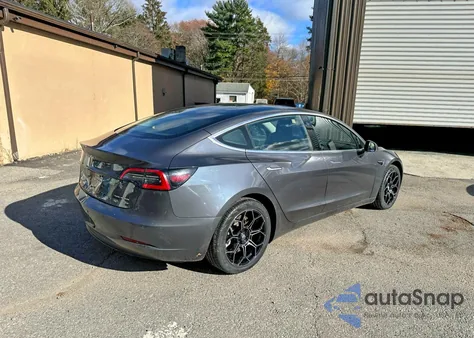 2018 Tesla Model 3 из США, поврежденный, VIN 5YJ3E1EB1JF119497